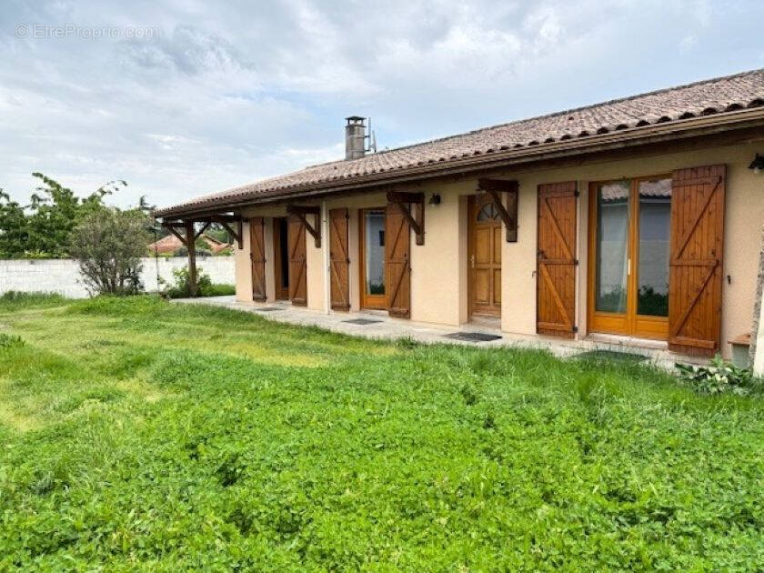 Maison à AYGUEMORTE-LES-GRAVES
