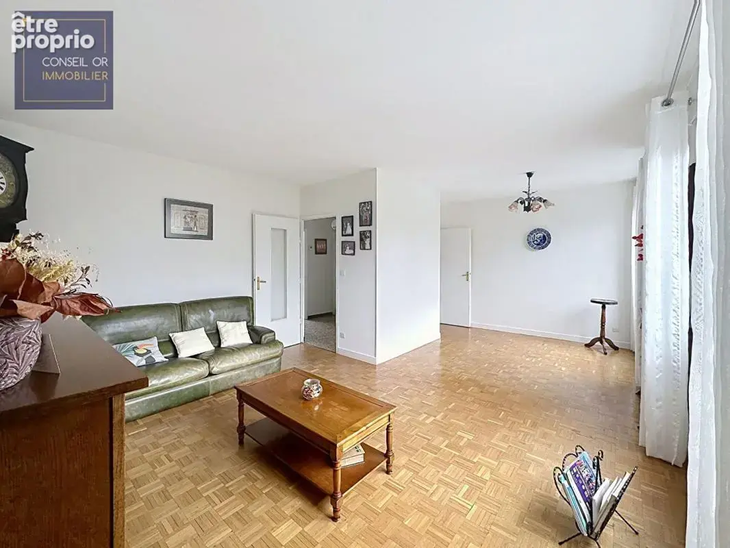 T3 - 77 m2 - 2 chambres - balcon - parking et cave - Francheville Châter - photo 2