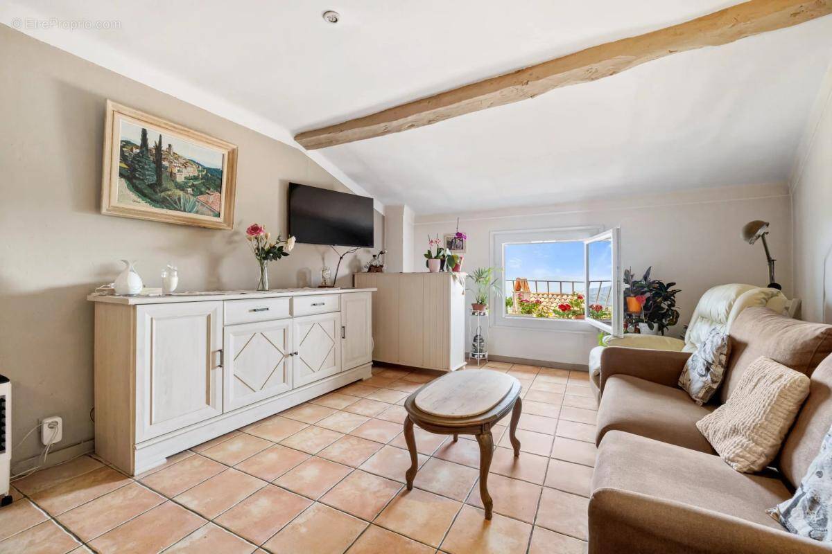 Appartement à CHATEAUNEUF-GRASSE