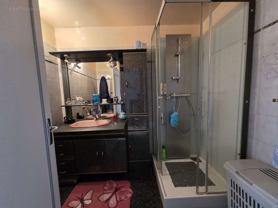 Maison à NEAUPHLETTE