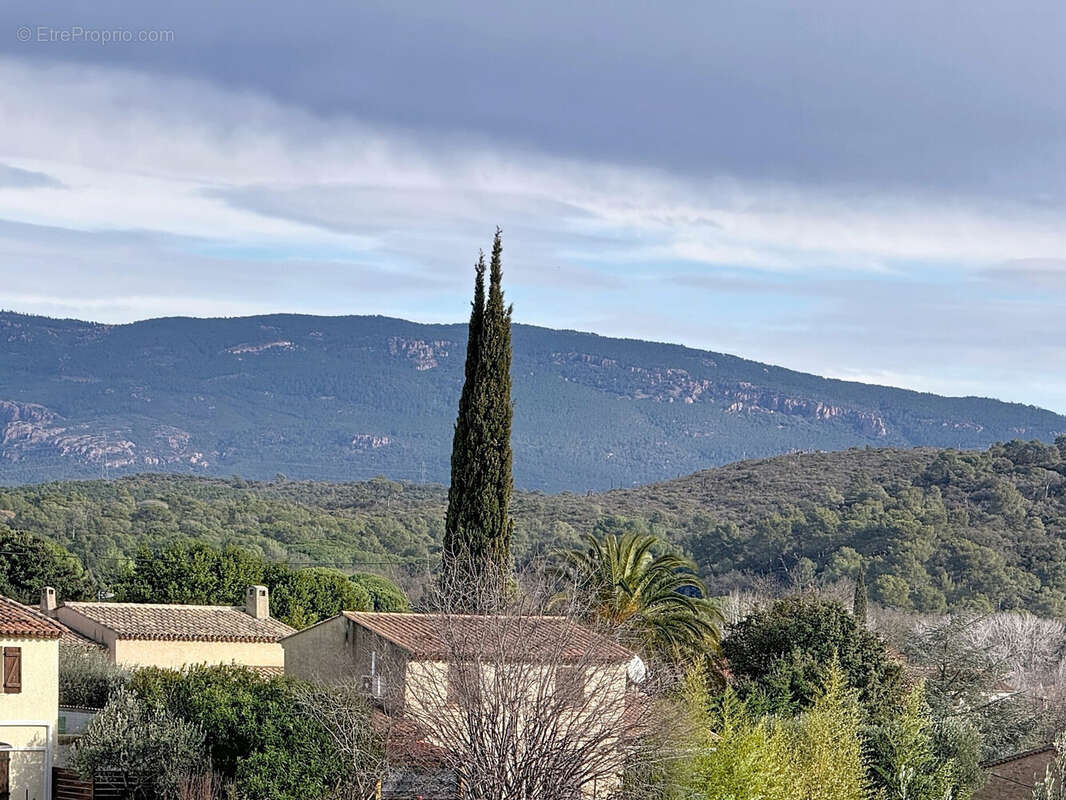 Maison à LE MUY
