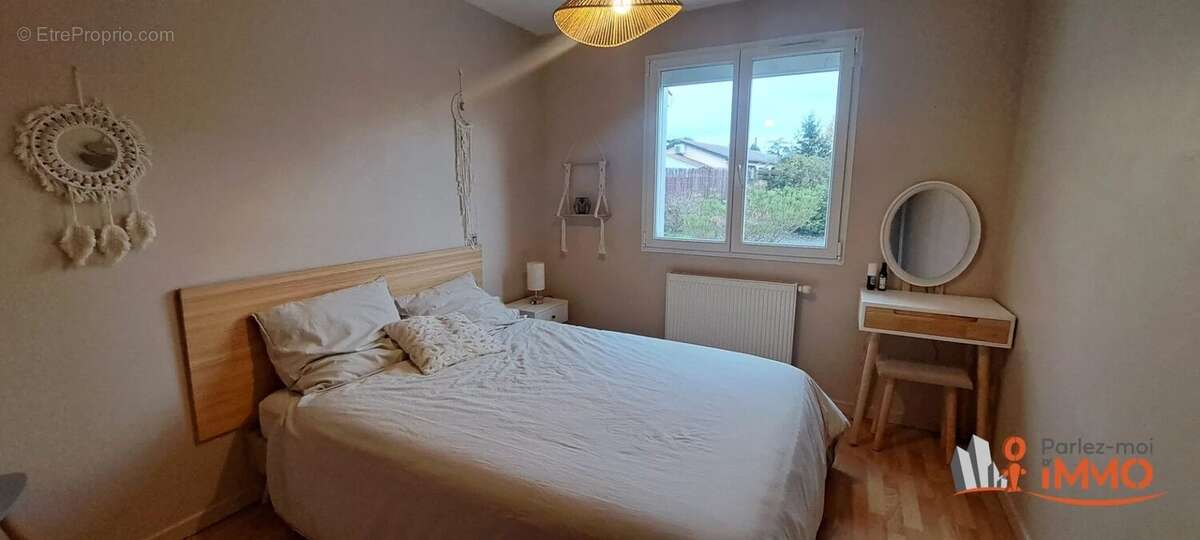 Maison à SAINT-BONNET-LES-OULES