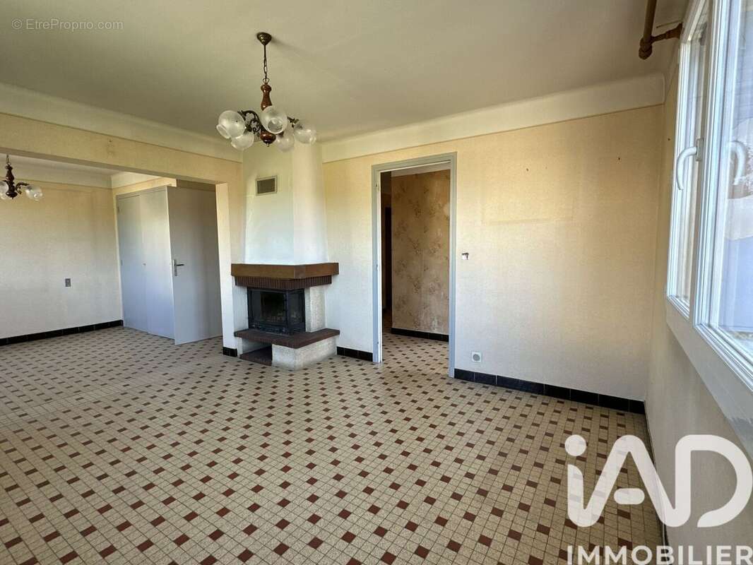 Photo 6 - Maison à SAINT-ETIENNE-DE-FONTBELLON