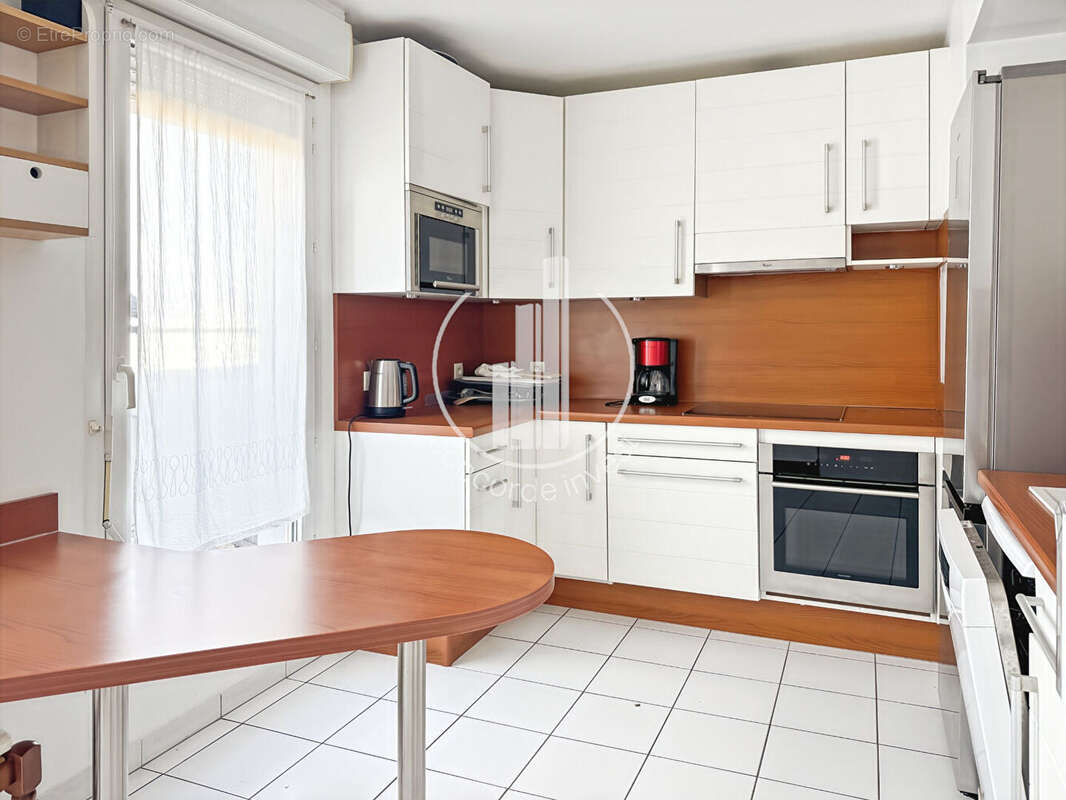 Appartement à COURBEVOIE