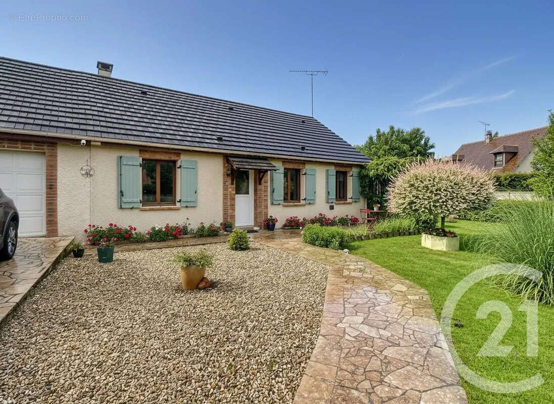 Maison à BAZINCOURT-SUR-EPTE