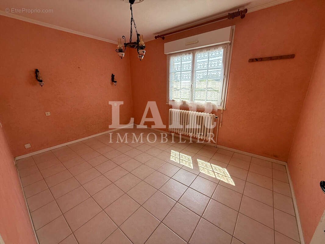 Maison 3 chambres avec sous-sol complet et jardin à Saint-Aubin-de-Locquenay  Réf:15515 - photo 5