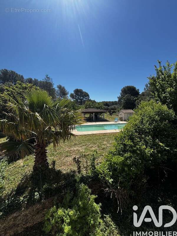 Maison 233 m² à Miramas  - photo 6