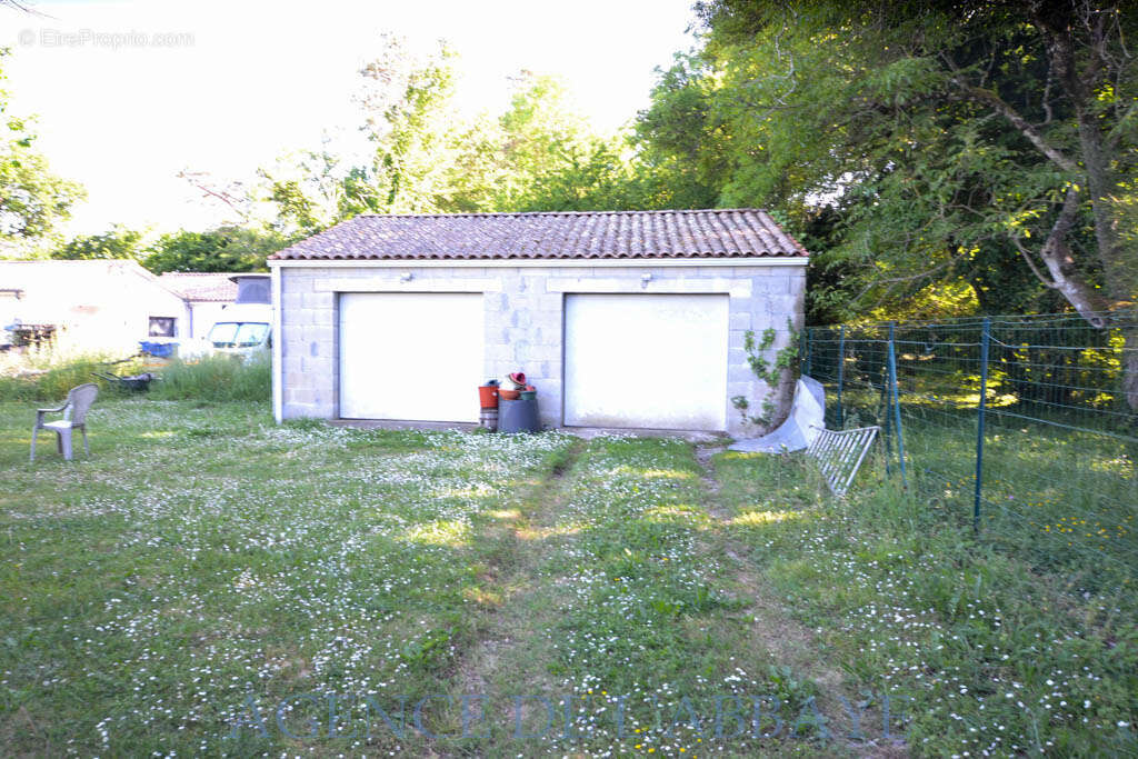 Maison à BRIVES-SUR-CHARENTE