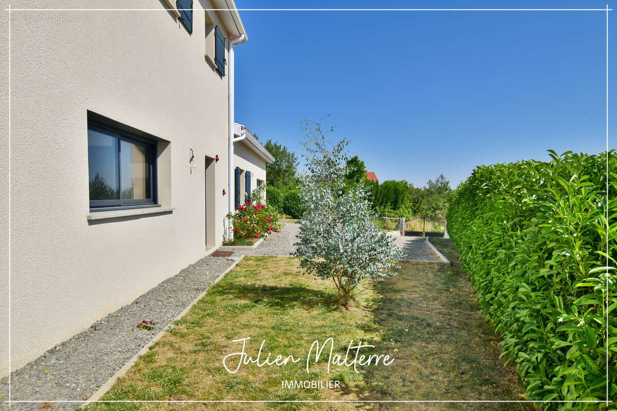 Maison récente de 170 m² sur 2100 m² de terrain préservés, 7 pièces, 5 chambres dont dressing, garage de 85 m² à MAROLS (42) - photo 40