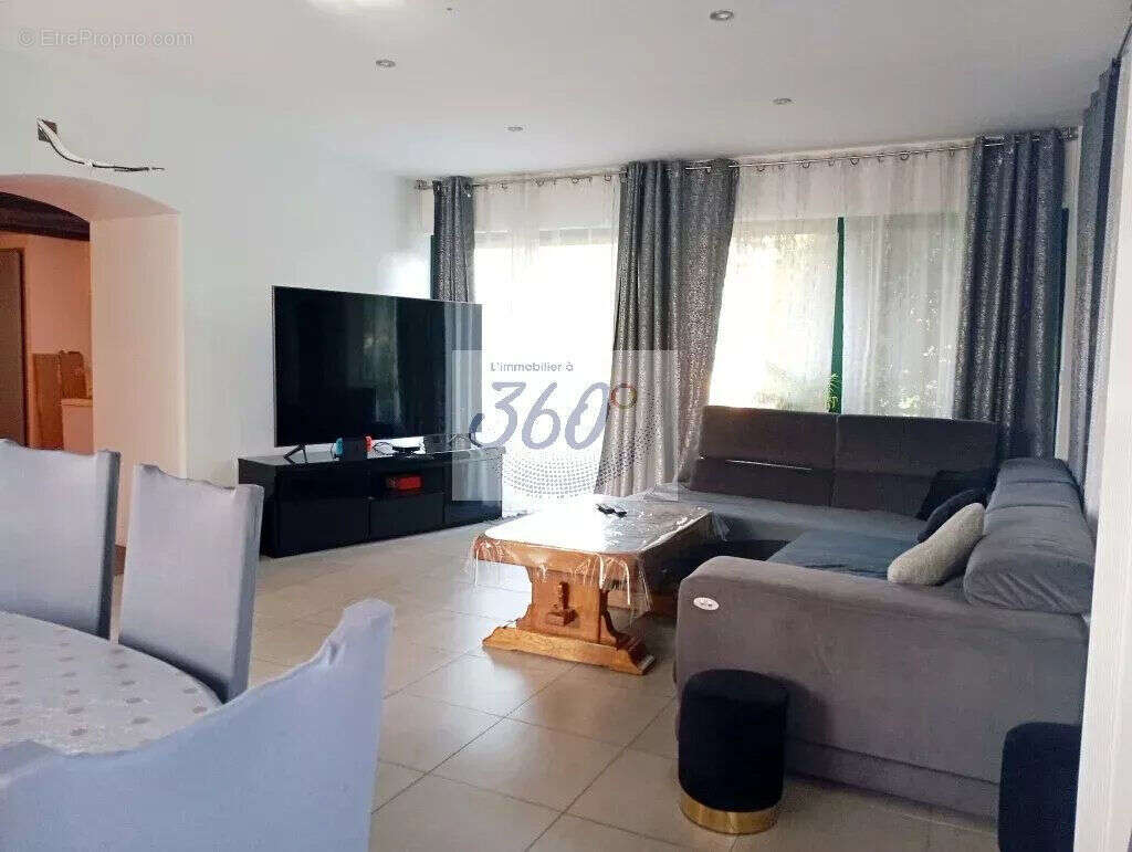 Maison 220 m² à Montracol  - photo 6
