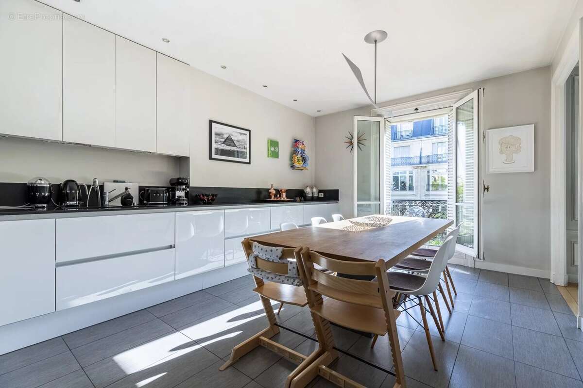 Appartement à PARIS-17E