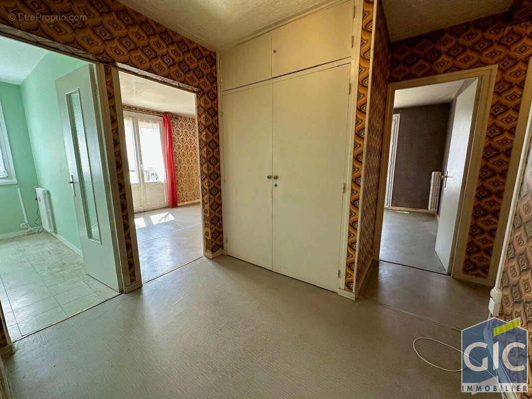 A vendre dans le gic/bi un 4pp herouville belles portes - photo 9