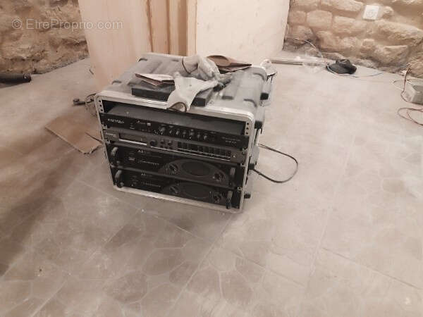 Commerce à PARIS-6E