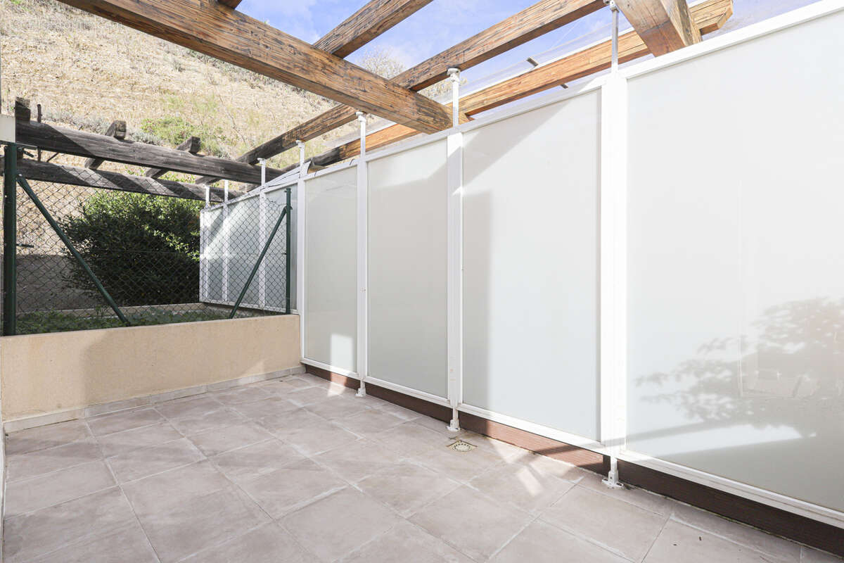 Appartement à SAINT-LAURENT-DU-VAR