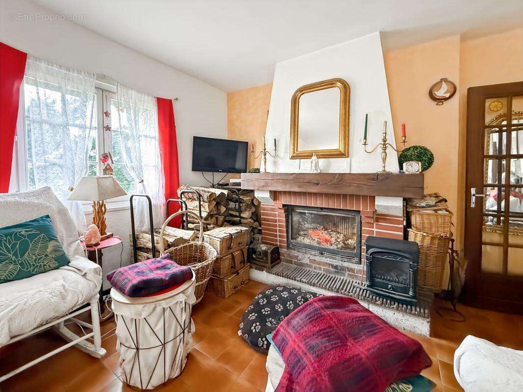 Maison à LASSAY-SUR-CROISNE