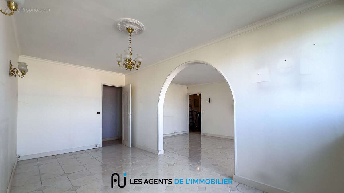 Appartement 4 pièces, 82 m² , Balcon Parking ,Cave, DPE D - photo 7