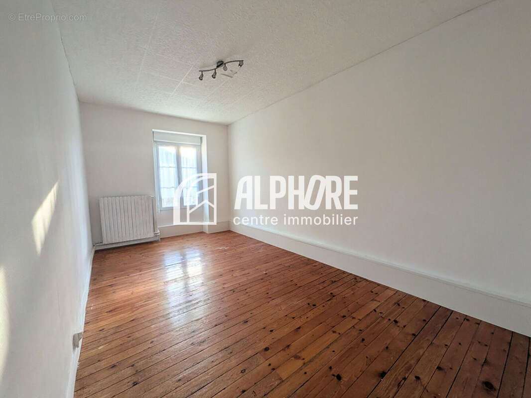 Maison à LA SALLE-DE-VIHIERS