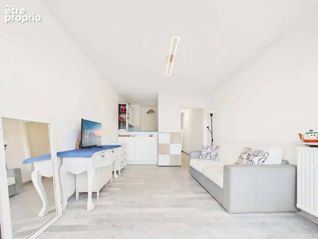 À deux pas d’Antibes et Juan-les-Pins – Studio cabine en résidence sécurisée avec parc et piscine - photo 4
