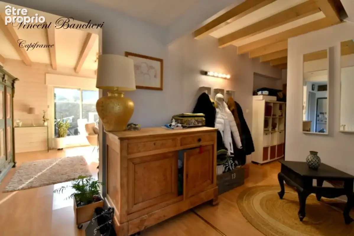 Maison familiale d'environ 160 m² avec piscine, 5 chambres et terrain de plus de 1160 m² au cœur d'un secteur prisé de Reignier - photo 7