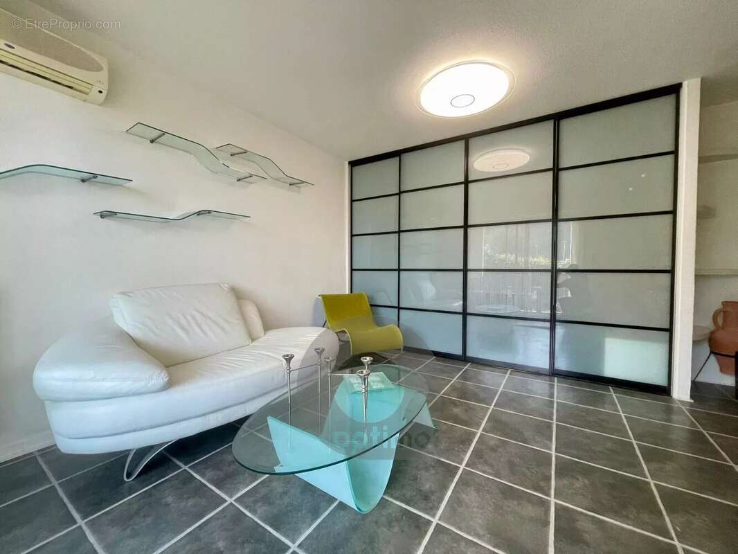 Appartement à EZE