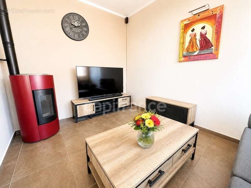 Maison plain pied de 80 m² avec 4 pièces, piscine jacuzzi et panneaux solaires à Vergèze - photo 5