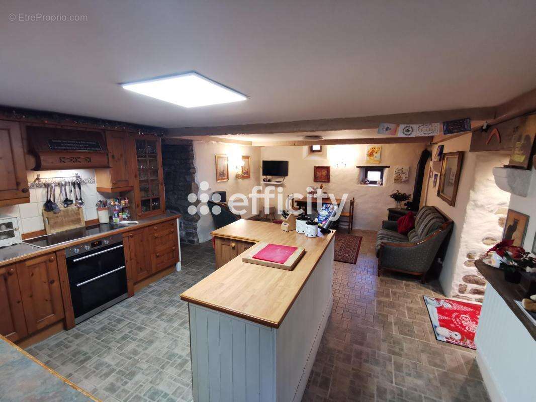 Maison à SAINT-SEVER-CALVADOS