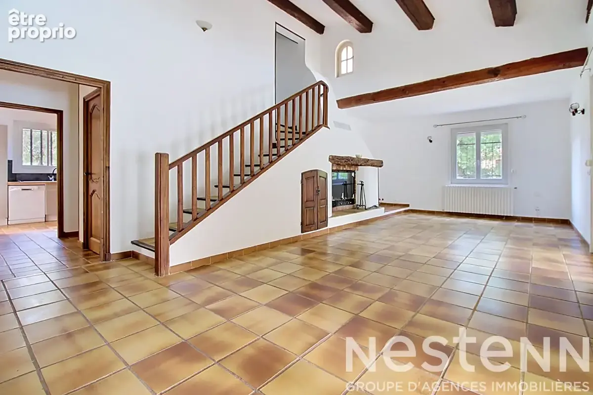 A VENDRE  : Maison avec dépendances, piscine et grand terrain . - photo 4