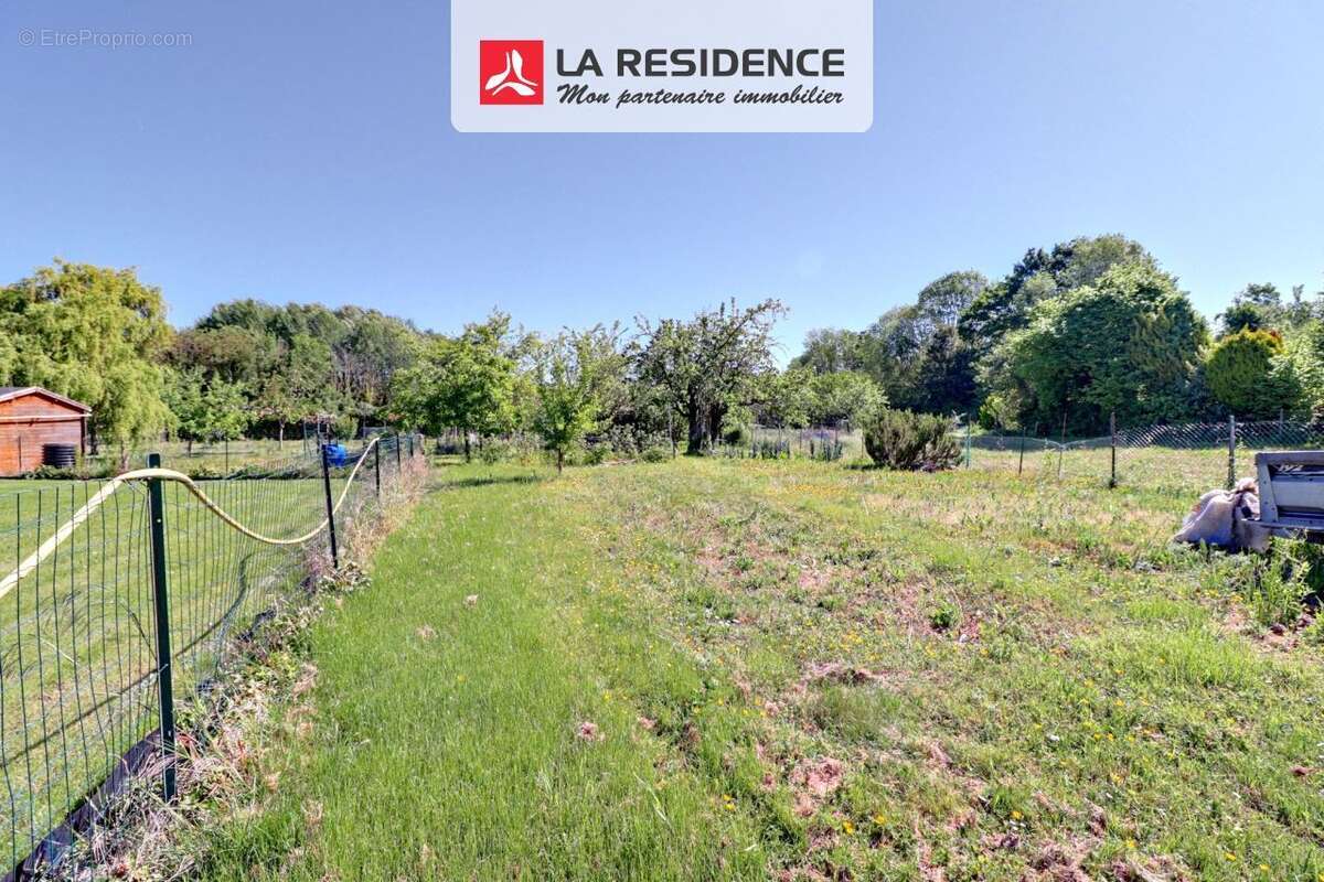 Terrain 767 m² à Jouy-Le-Moutier  - photo 2