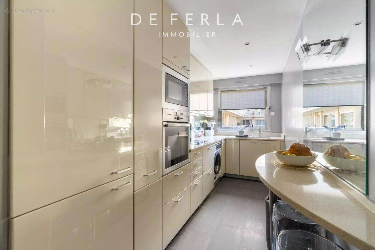 Appartement à PARIS-15E