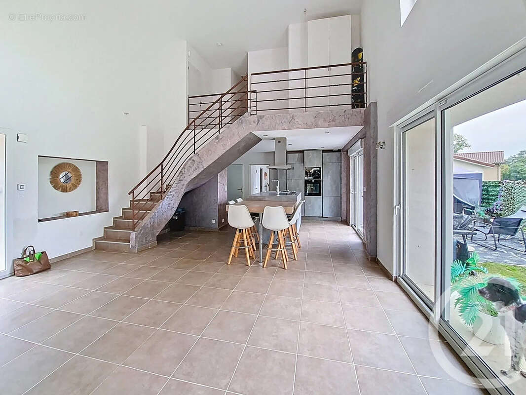 Maison à SAINT-PIERRE-DE-CHANDIEU