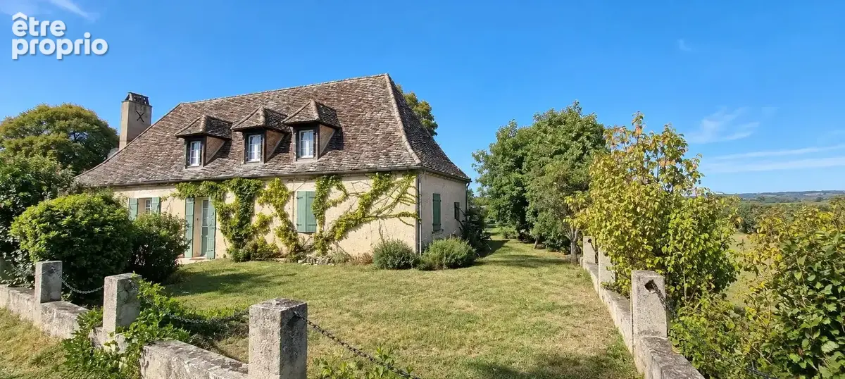 Exclusivite : authentique ensemble immobilier sur 5831 m² de terrain . - photo 2