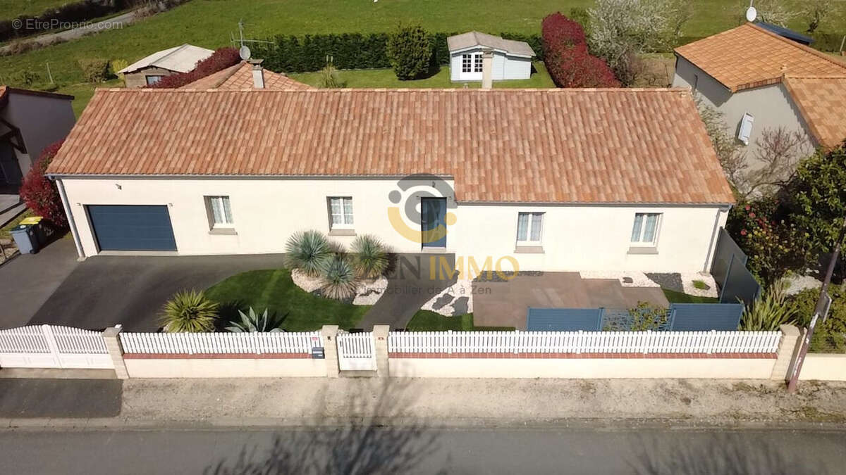 Maison à SECONDIGNY