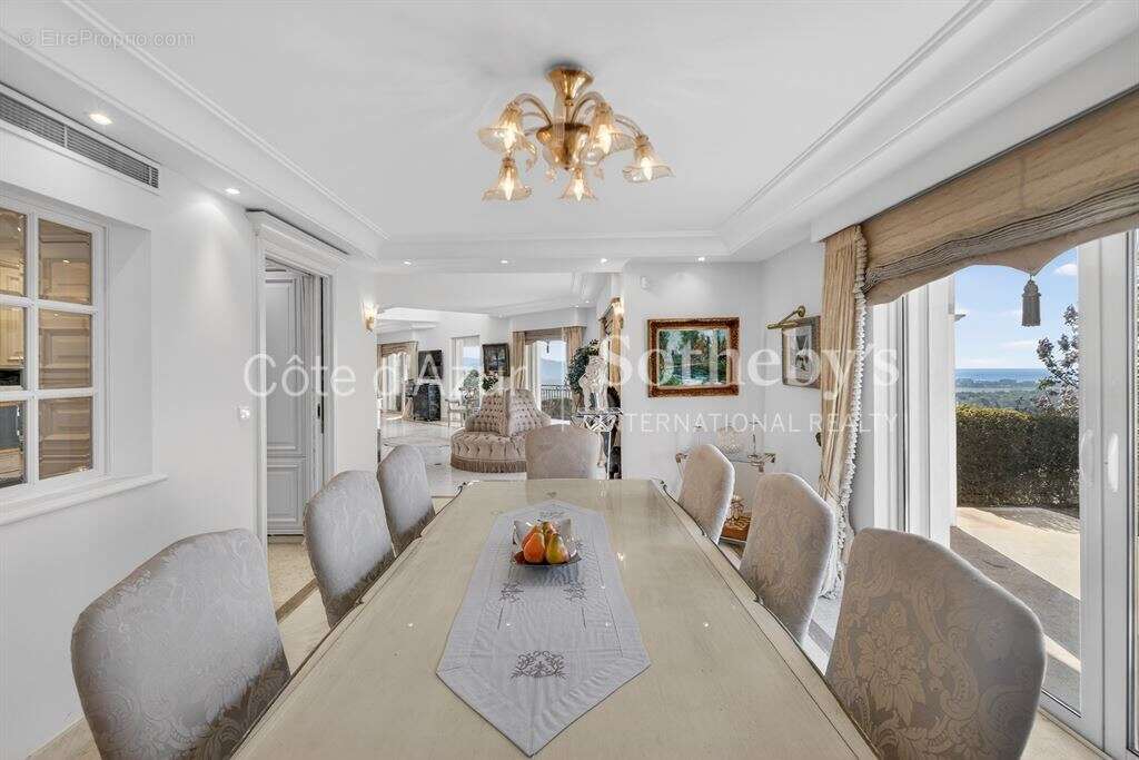 Maison à MANDELIEU-LA-NAPOULE