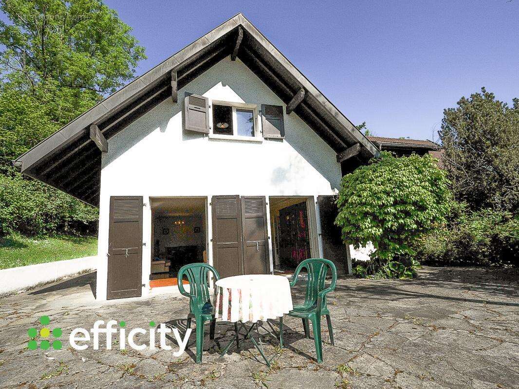 Maison à VETRAZ-MONTHOUX