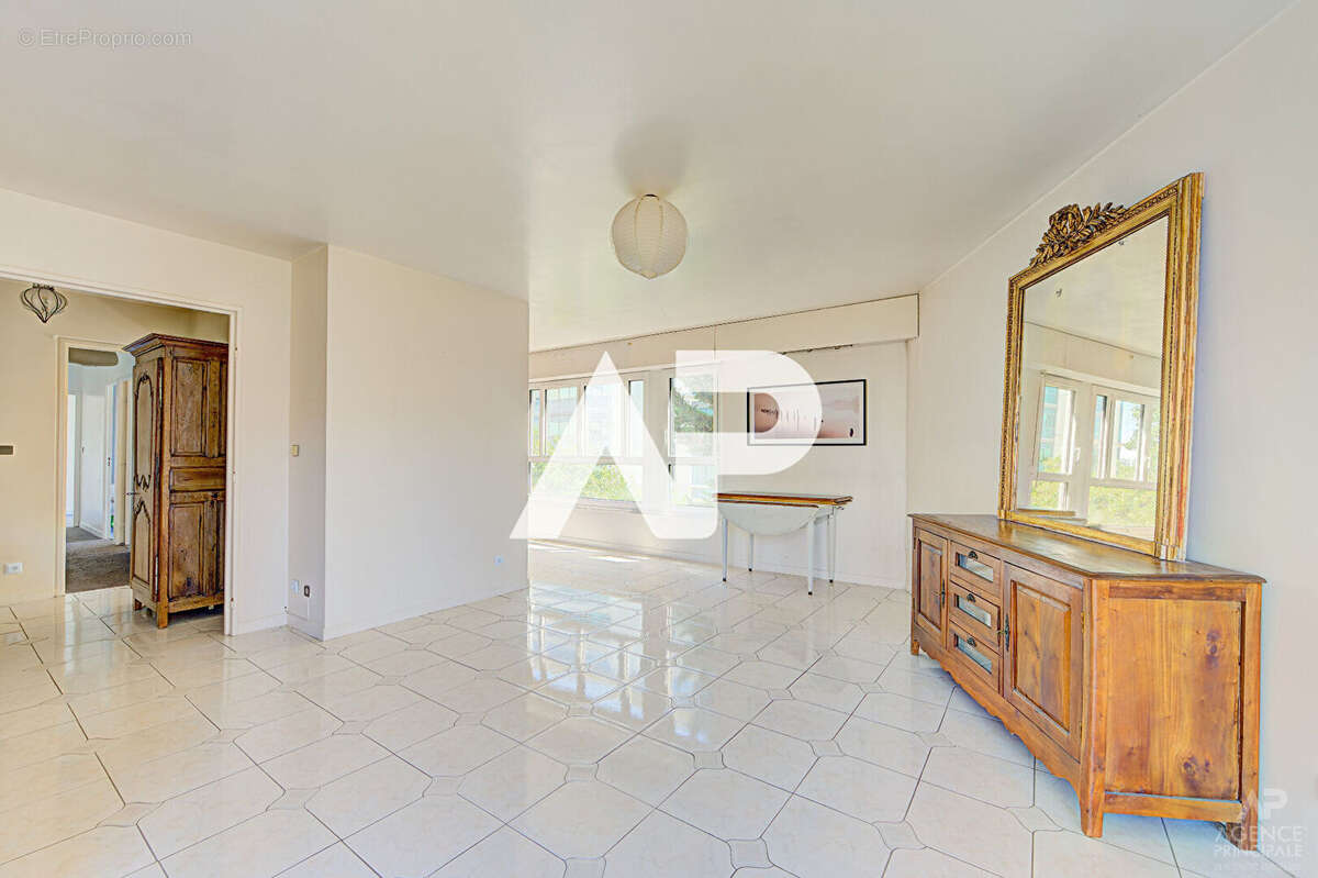 Appartement Rueil Malmaison 5 pièce(s) 90.80 m2 - photo 3
