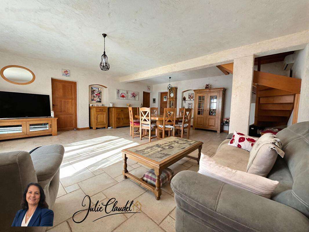 Maison à CHATEAUDOUBLE