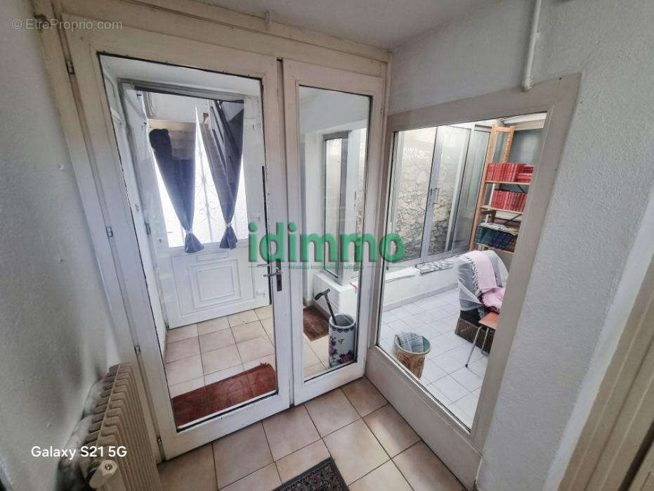 Rare Draguignan belle maison de ville F3/4 107m2 terrasse véranda 2 garages caves 267000€ dpe d - photo 4