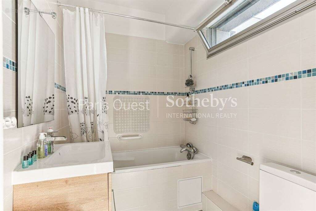 Appartement à NEUILLY-SUR-SEINE