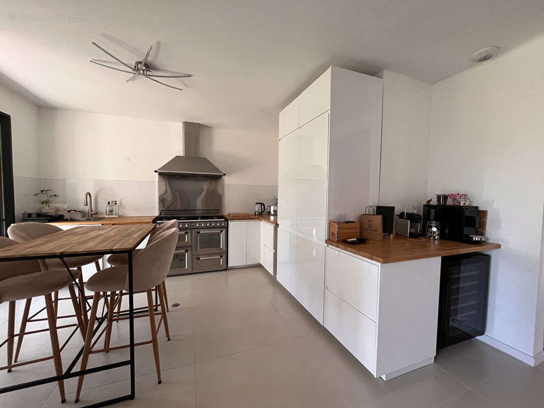 Maison à L'ISLE-SUR-LA-SORGUE