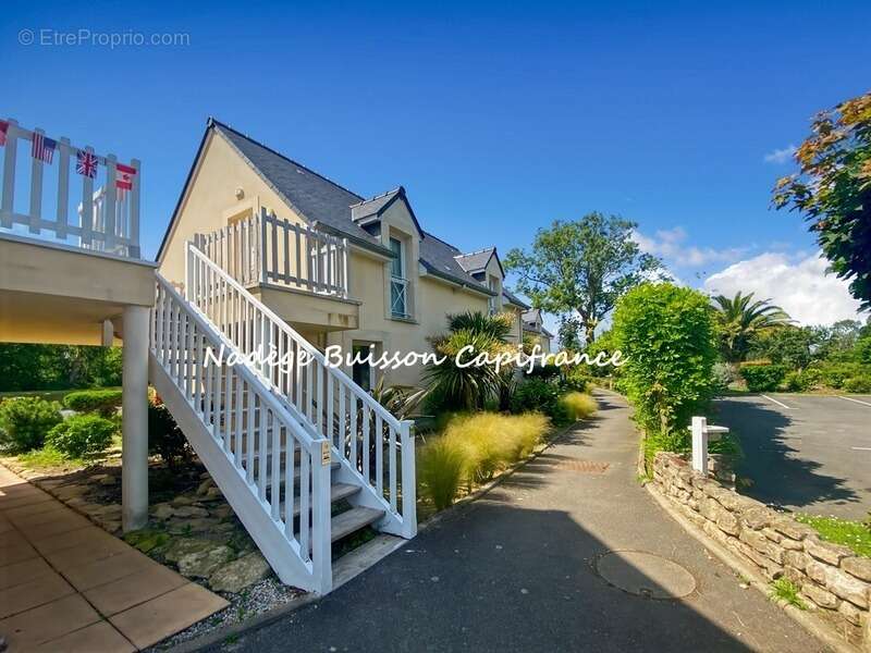 Appartement à COLLEVILLE-SUR-MER