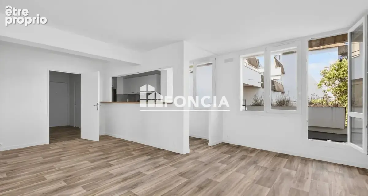 Opportunité : appartement T4 rénové avec balcon et parking, avenue Carnot à Trappes, aux portes de la gare - photo 2