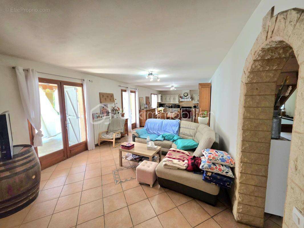 Maison à UCHAUX