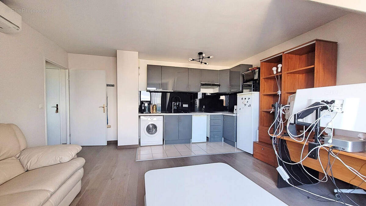 Appartement à LE COUDRAY-MONTCEAUX