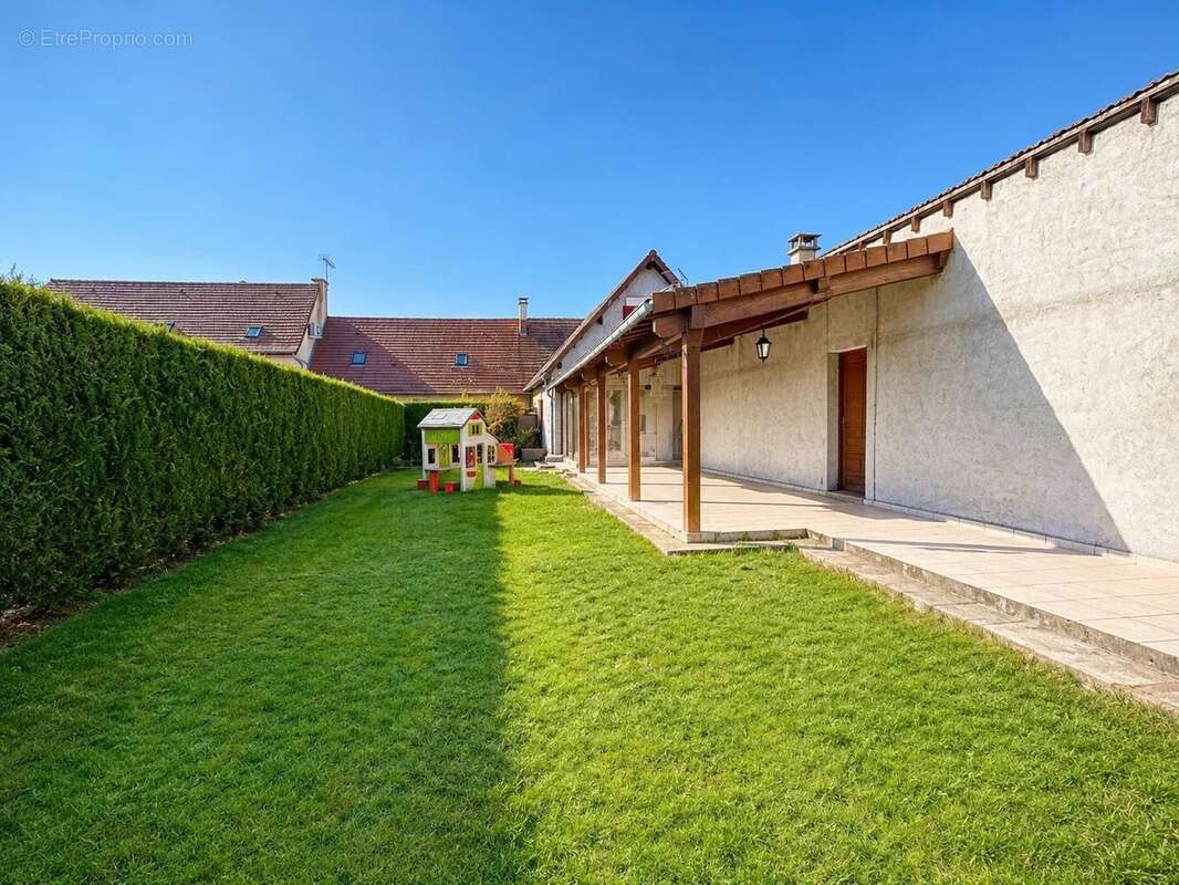 Maison à PARAY-SOUS-BRIAILLES