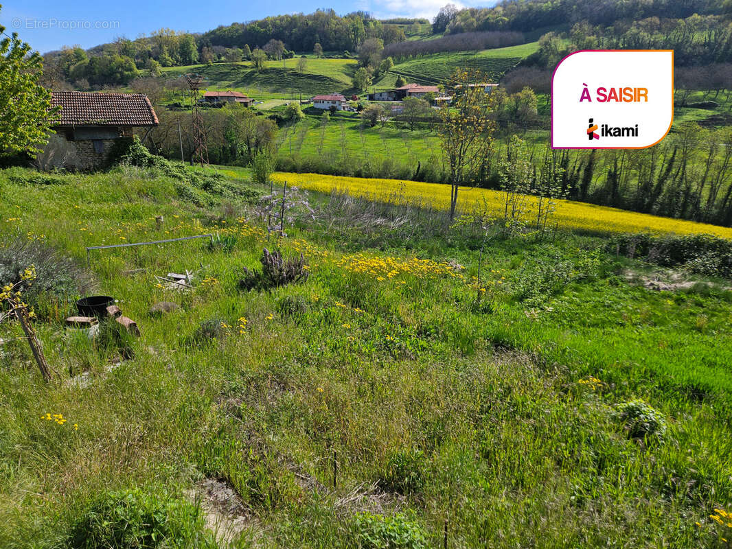 Terrain à CHEVRIERES