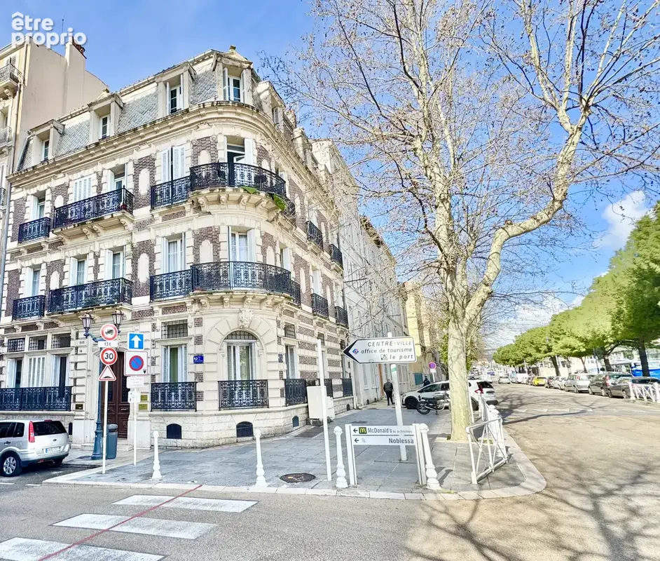 TOULON Haute-Ville, superbe appartement de 115m2 en dernier étage - photo 2