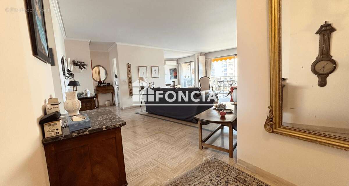 Appartement à MANDELIEU-LA-NAPOULE
