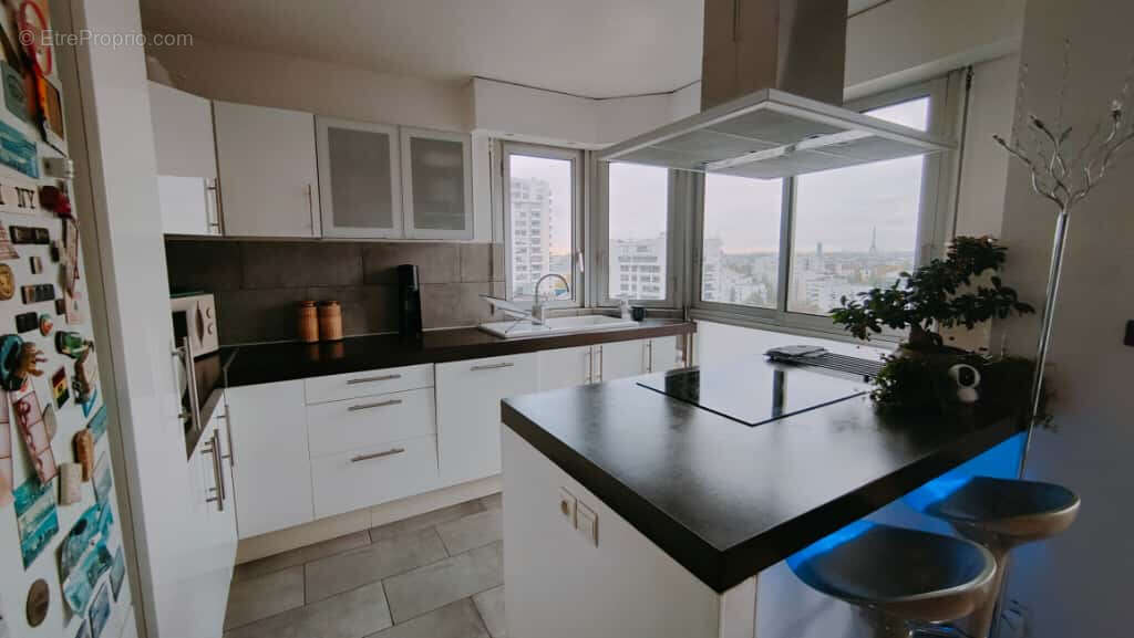 Appartement à COURBEVOIE