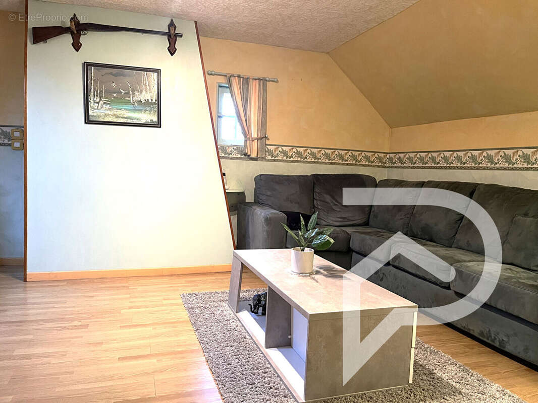 Maison à ESTREES-SAINT-DENIS