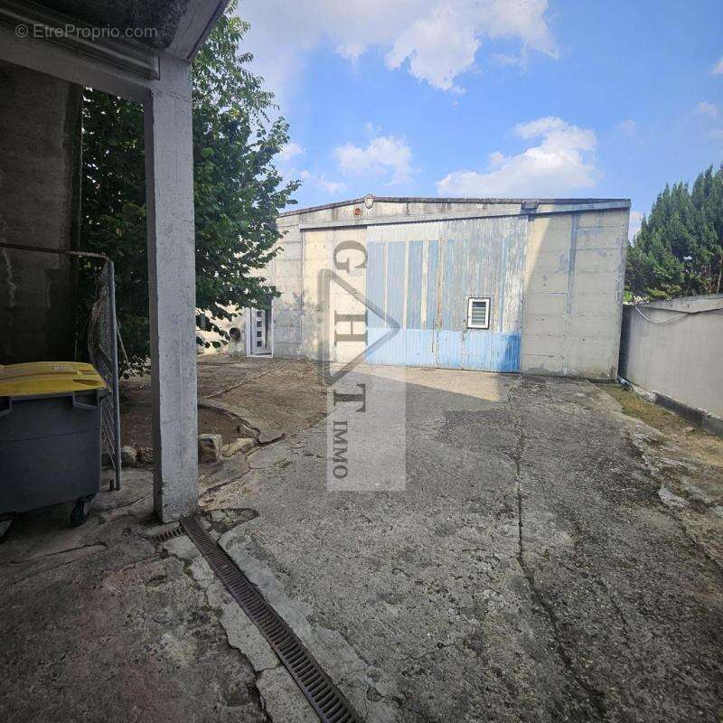 Local d'activité avec logements – Emplacement stratégique - photo 5